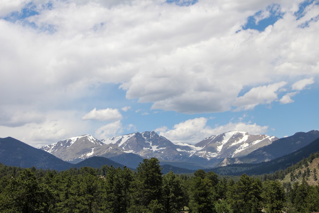 Photo Snow-capped mountains